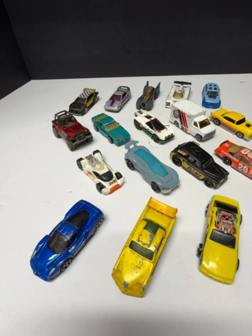 Toy Car Lot 1:64 Scale Hot Wheels, Matchbox